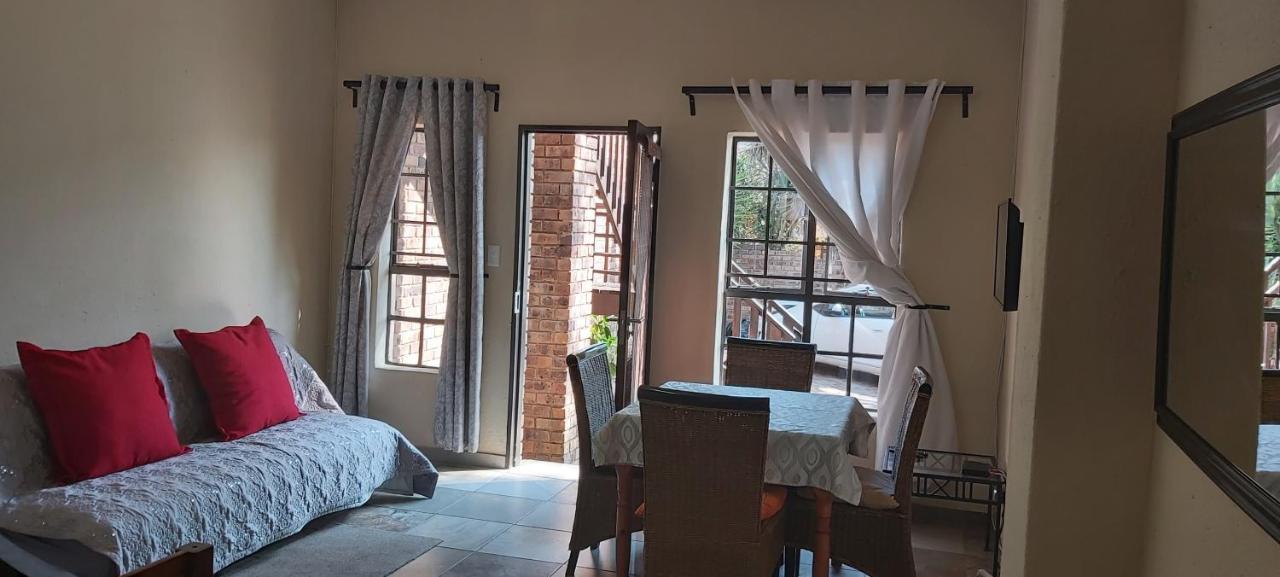 13 @ Rhinoroad Nelspruit Apartment Mbombela ภายนอก รูปภาพ